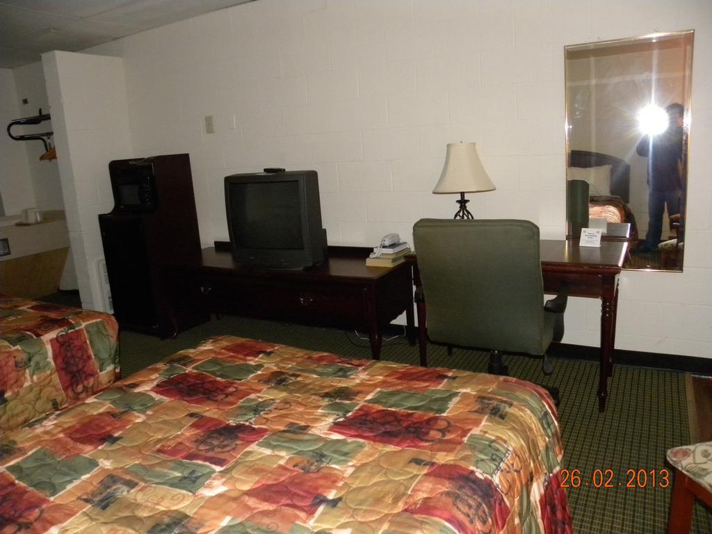 Guest Inn Rogers Esterno foto